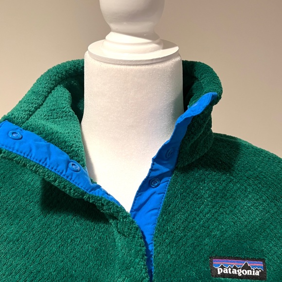 Patagonia women’s size med. pull over green fleece. Great condition. - Picture 4 of 5
